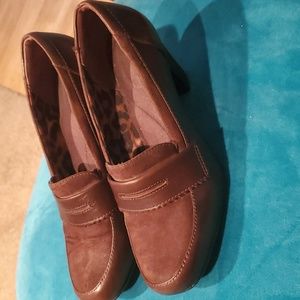 Trending NOW! Clarks Brown Block Heel Suede Loafers 8